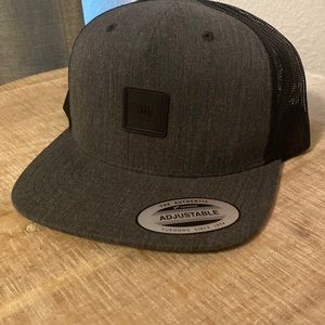 Mens SnapBack Hat. Black and gray.No bad idea’s